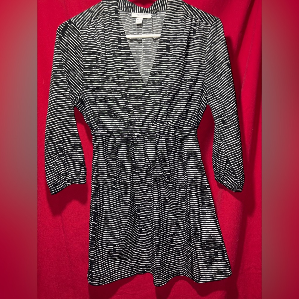 Liz Lange Black and White Sheath Maternity Top with Dolman Sleeves #1503